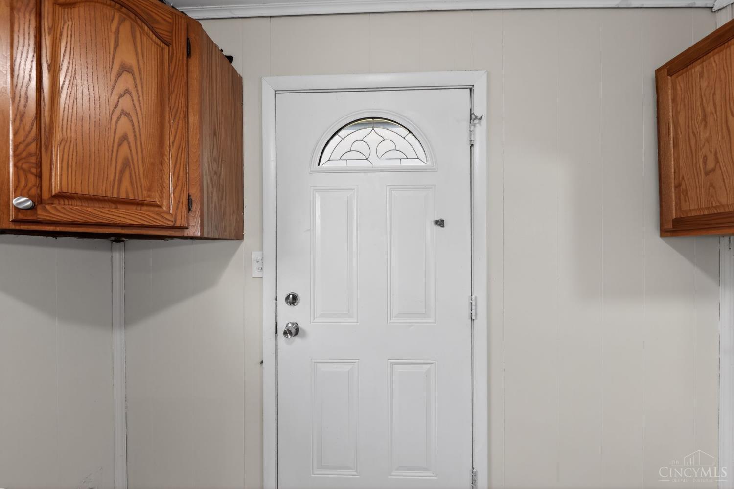 2584 Wenning Road Cincinnati, OH 45231 - Photo 8 of 31