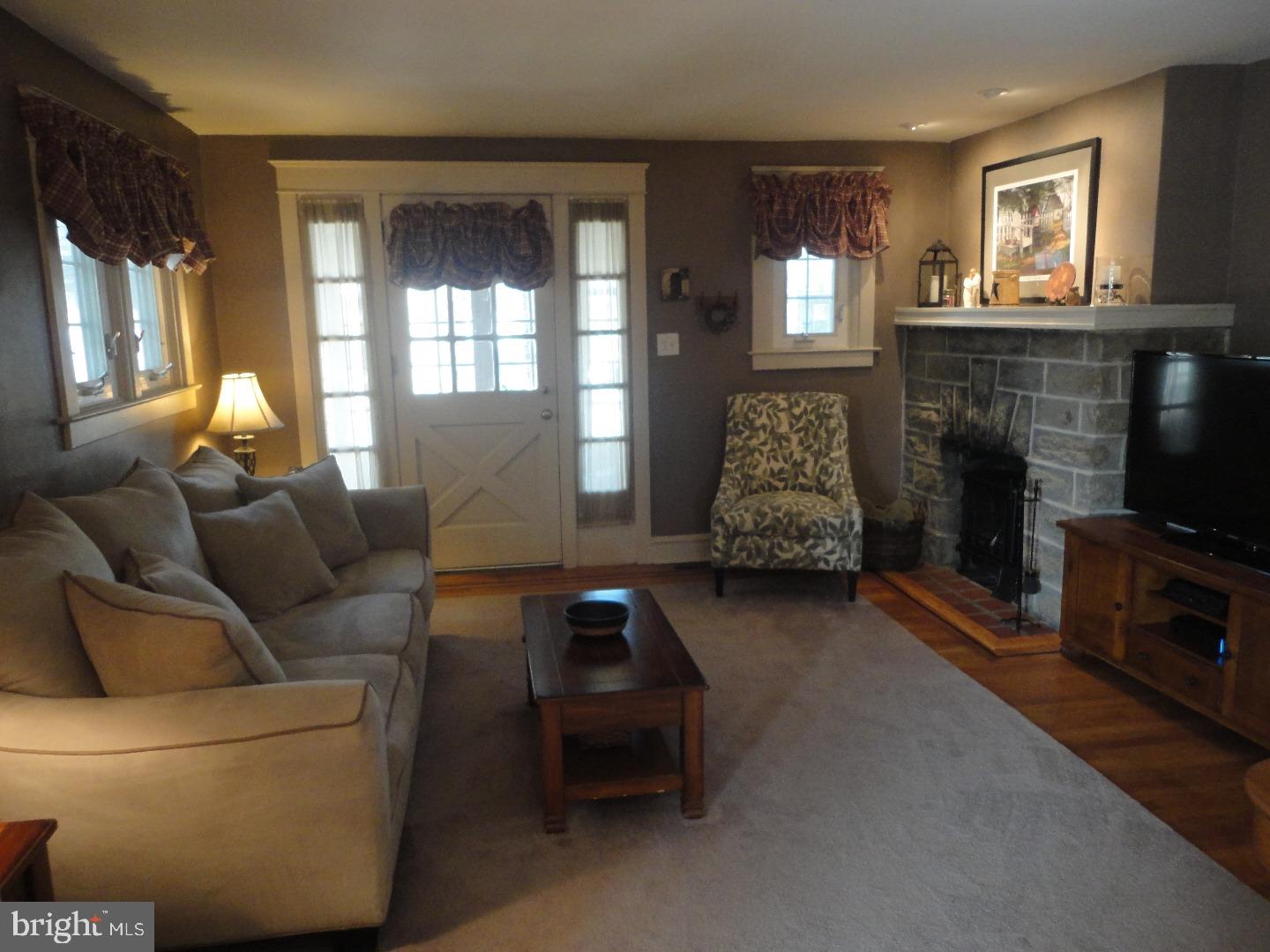 249 Ballymore Road Springfield, PA 19064 - Photo 4 of 24 Living Room