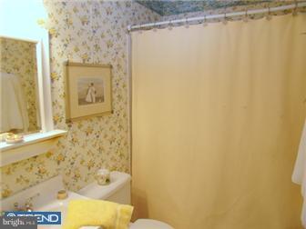 633 Pickering Road Southampton, PA 18966 - Photo 9 of 10 Bathroom