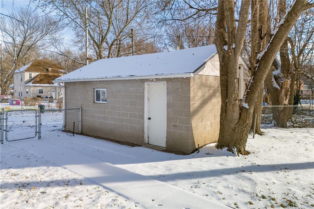 1005 South 17th Street St. Joseph, MO 64507 - Photo 5 of 19