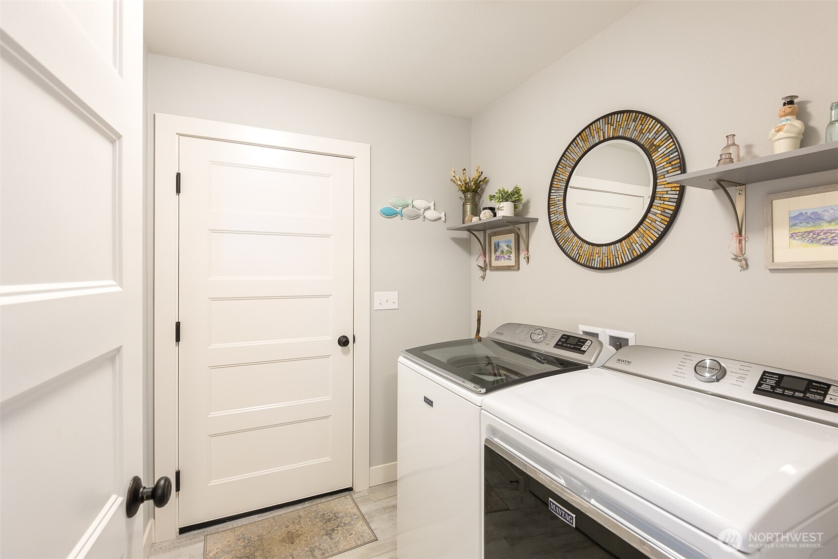 41 Victoria View Street Sequim, WA 98382 - Photo 21 of 40 a bathroom with a sink and a mirror