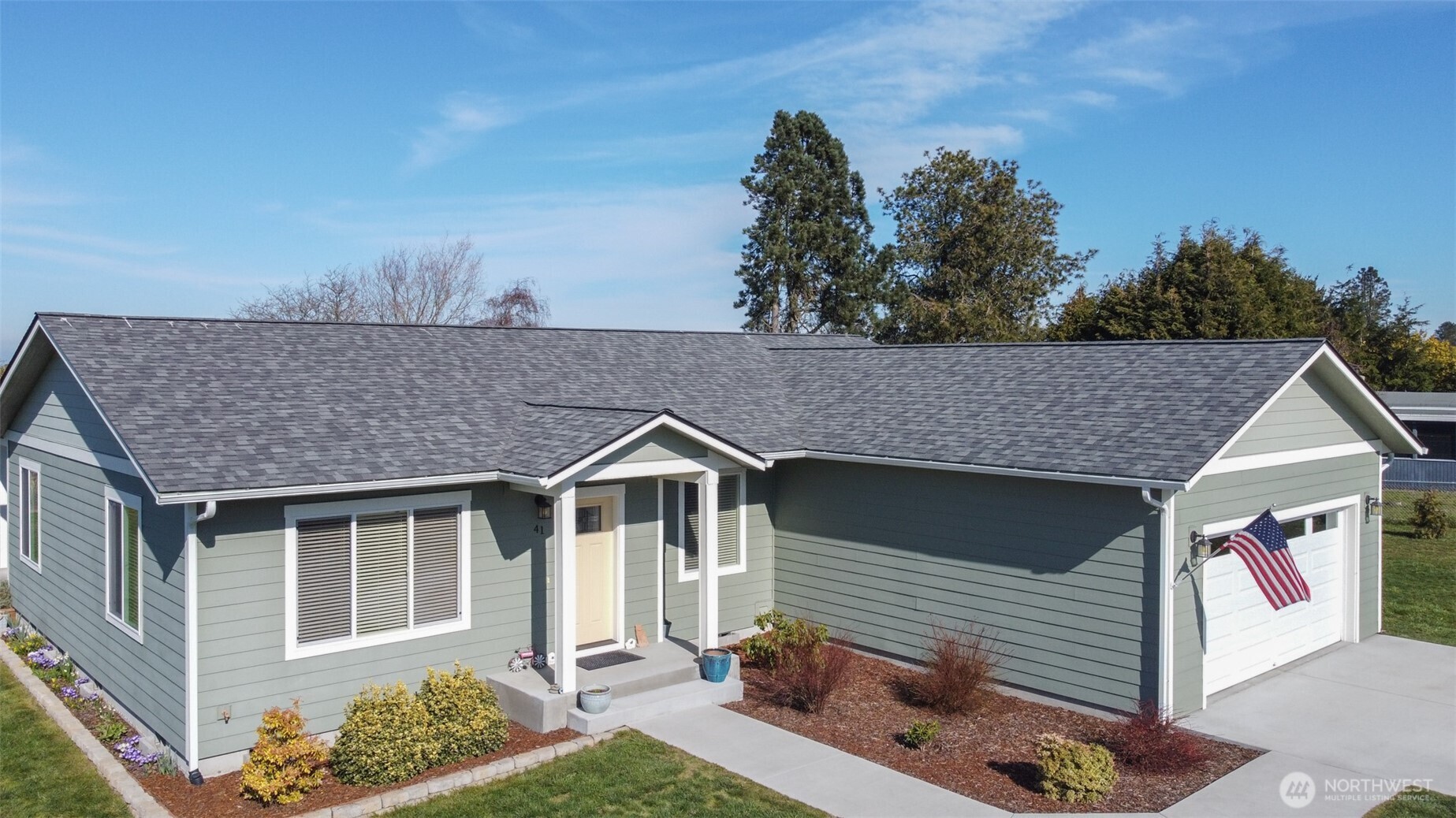 41 Victoria View Street Sequim, WA 98382 - Photo 37 of 40 a front view of a house with garden