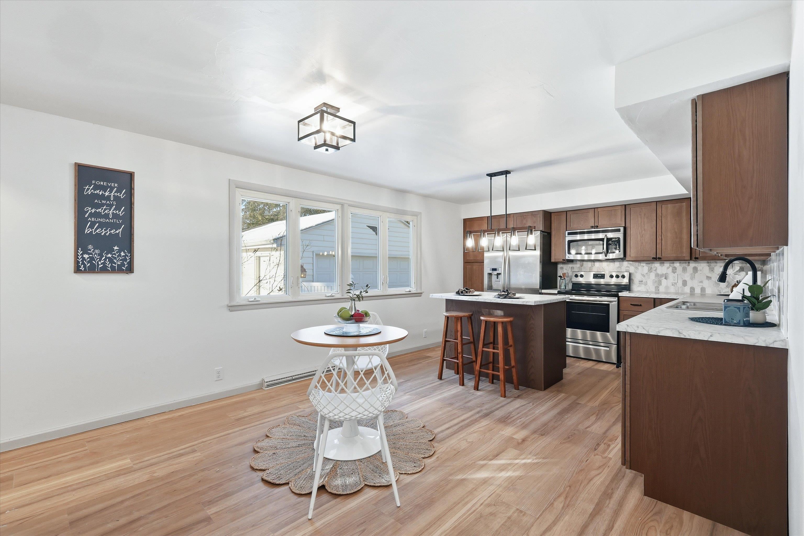 1237 East Calumet Street Appleton, WI 54915 - Photo 3 of 30