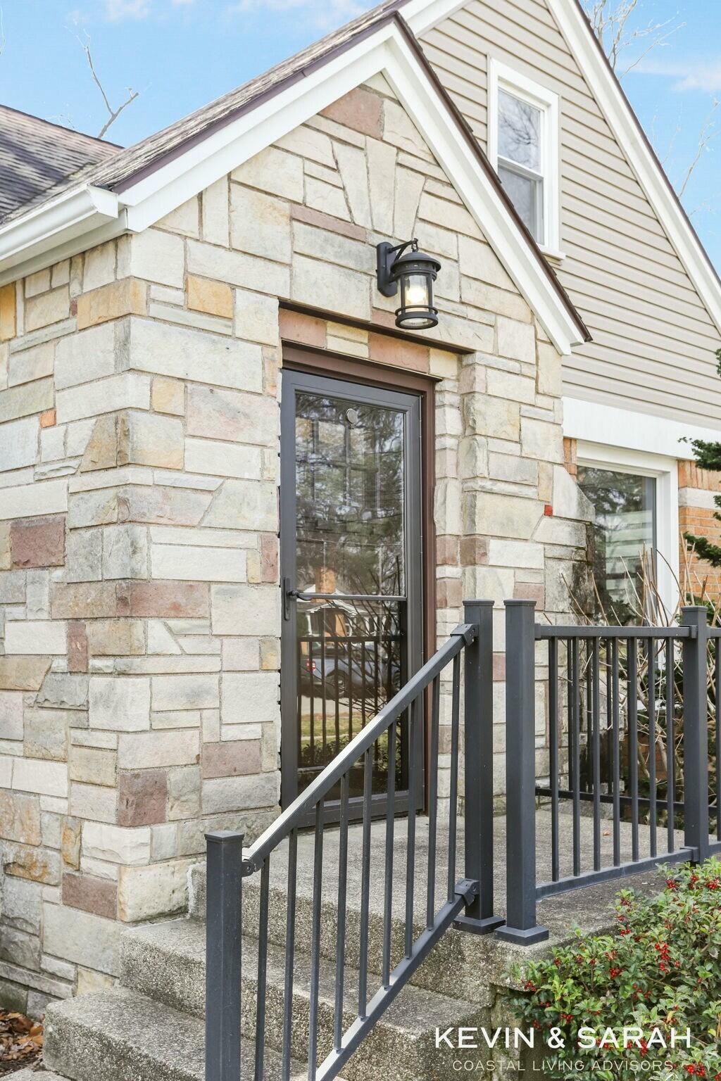 134 Manchester Road Southwest Wyoming, MI 49548 - Photo 5 of 57 Front Porch