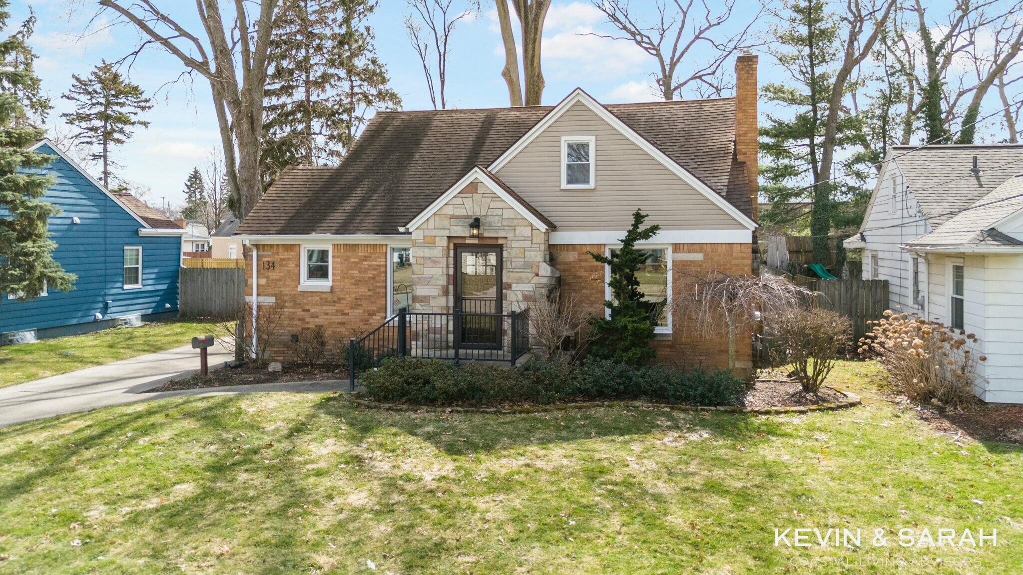 134 Manchester Road Southwest Wyoming, MI 49548 - Photo 6 of 57 Side Front View