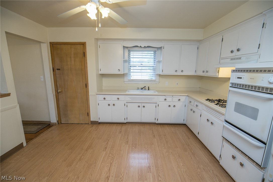 6461 Longridge Road Cleveland, OH 44124 - Photo 3 of 28