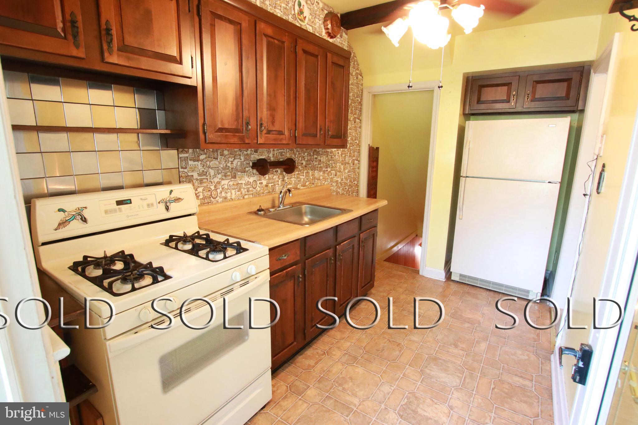 208 Riverthorn Road Baltimore, MD 21220 - Photo 8 of 27