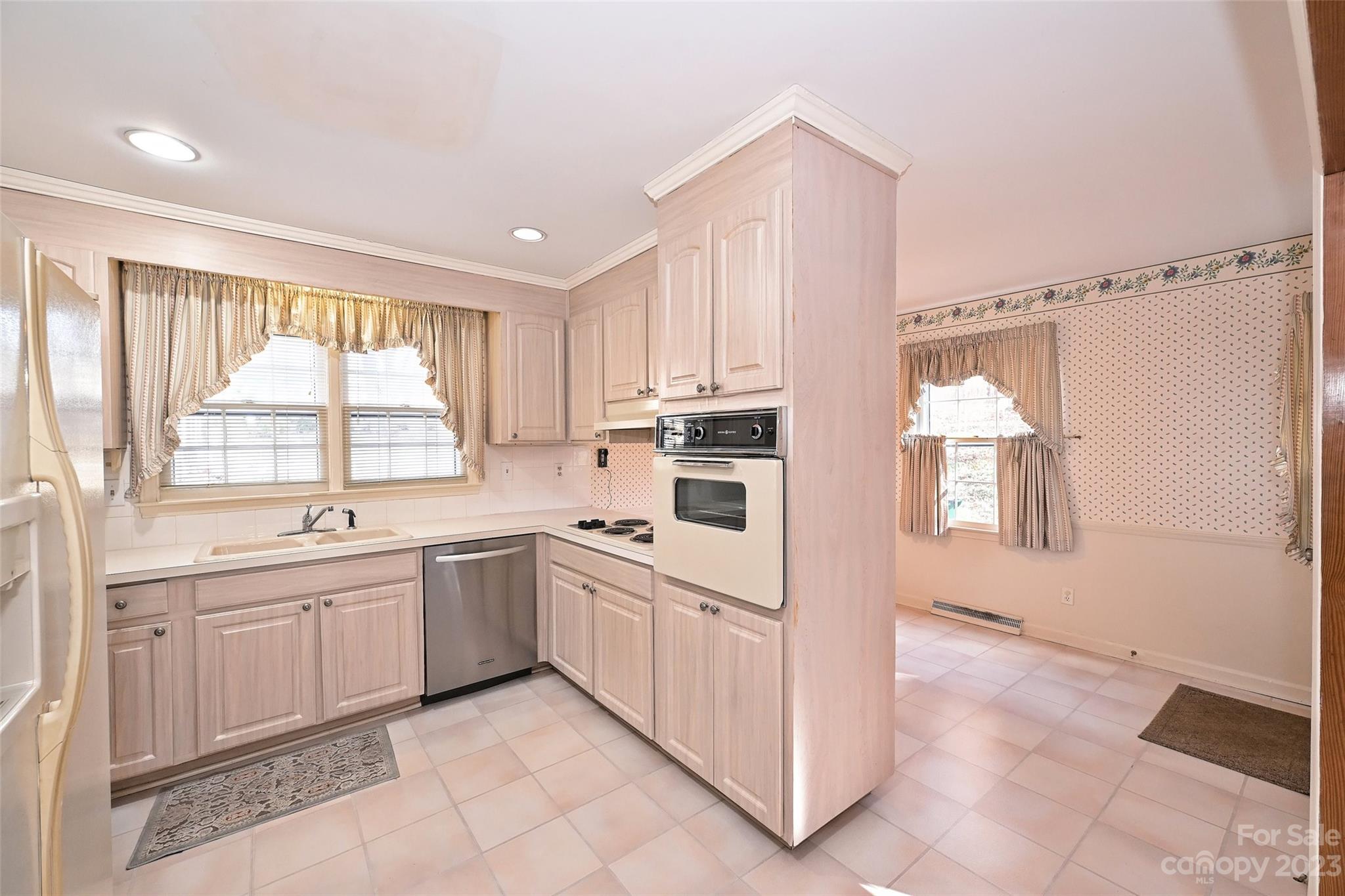 2720 Goneaway Road Charlotte, NC 28210 - Photo 12 of 35 Gallery Image 12