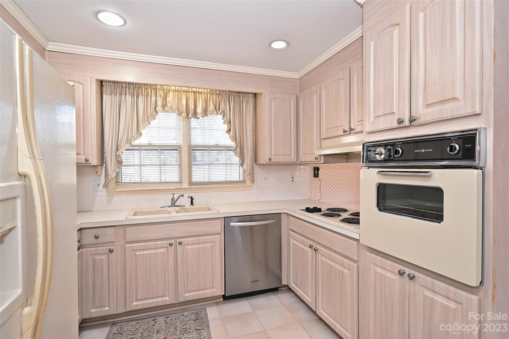 2720 Goneaway Road Charlotte, NC 28210 - Photo 13 of 35 Gallery Image 13