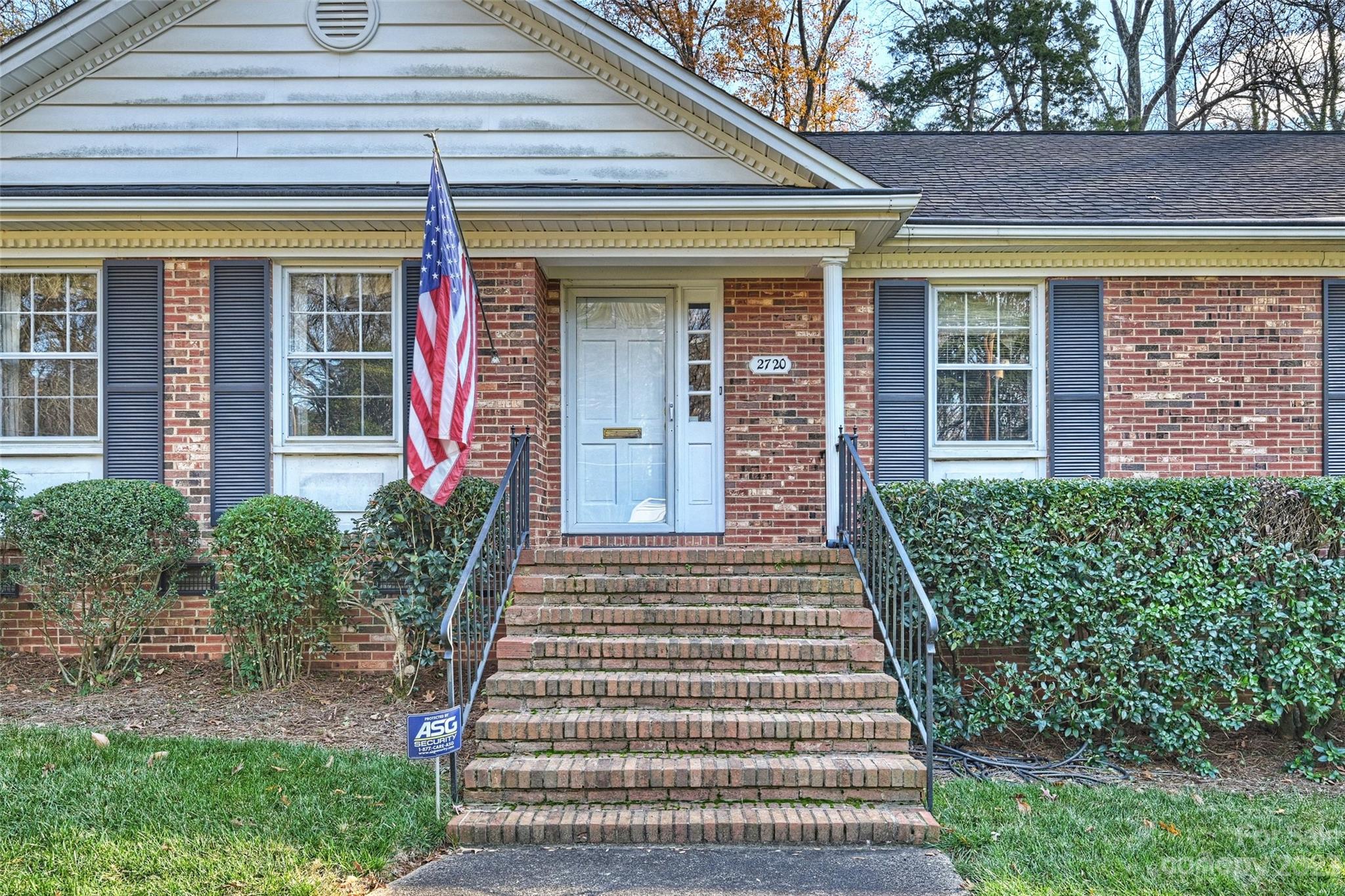 2720 Goneaway Road Charlotte, NC 28210 - Photo 3 of 35 Gallery Image 3