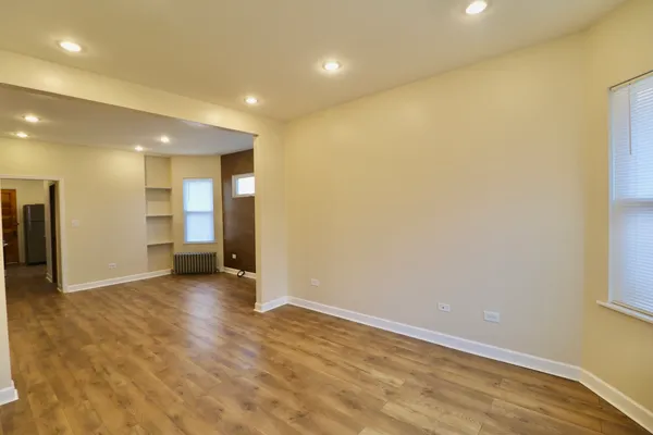 $2,350 | 3807 North Narragansett Avenue, Unit 2, Chicago, IL 60634