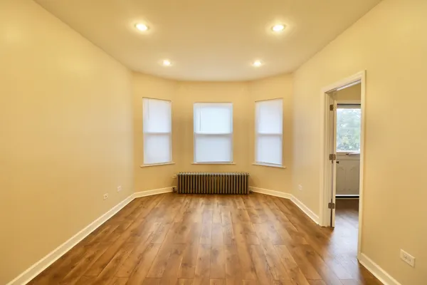 $2,350 | 3807 North Narragansett Avenue, Unit 2, Chicago, IL 60634