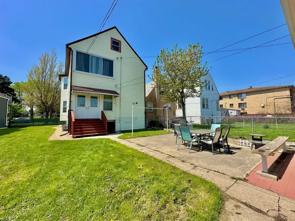 $2,350 | 3807 North Narragansett Avenue, Unit 2, Chicago, IL 60634