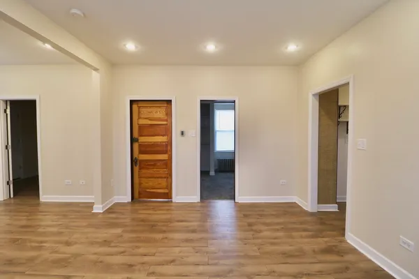 $2,350 | 3807 North Narragansett Avenue, Unit 2, Chicago, IL 60634