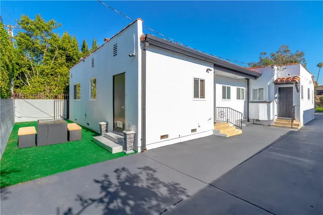 $3,490 | 161 North Willaman Drive, Beverly Hills, CA 90211
