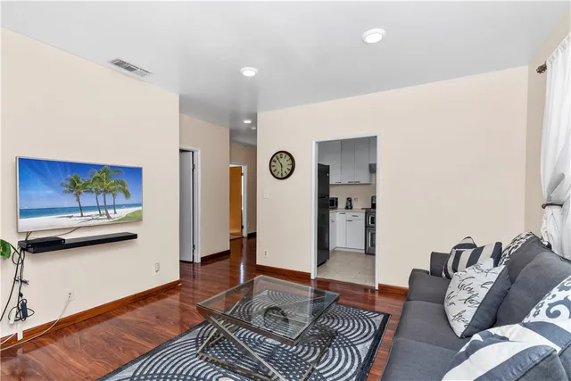 $3,490 | 161 North Willaman Drive, Beverly Hills, CA 90211