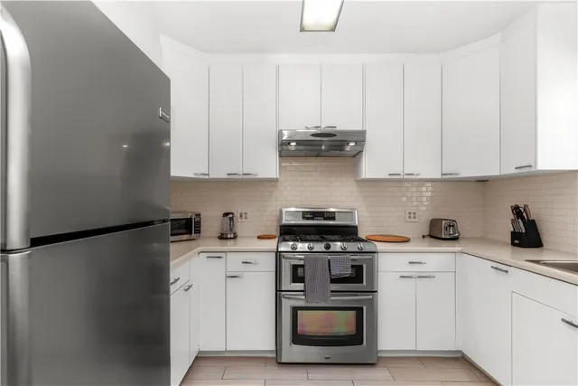 $3,490 | 161 North Willaman Drive, Beverly Hills, CA 90211