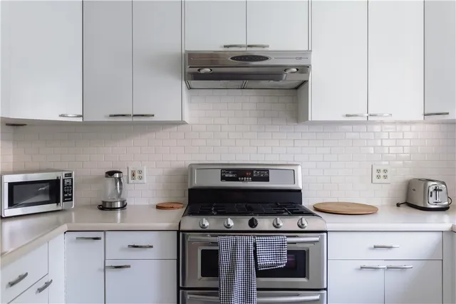 $3,490 | 161 North Willaman Drive, Beverly Hills, CA 90211