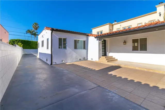 $3,490 | 161 North Willaman Drive, Beverly Hills, CA 90211