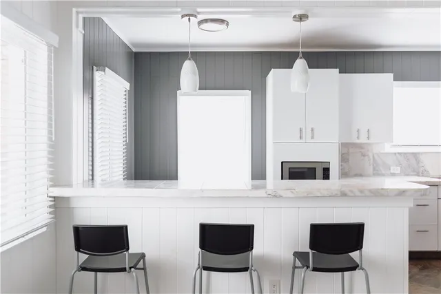 $3,490 | 161 North Willaman Drive, Beverly Hills, CA 90211