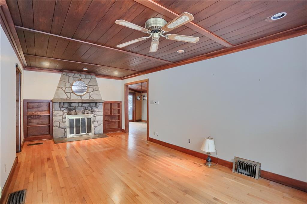 3210 Evergreen Road Pittsburgh, PA 15237 - Photo 18 of 47 a view of empty room with wooden floor