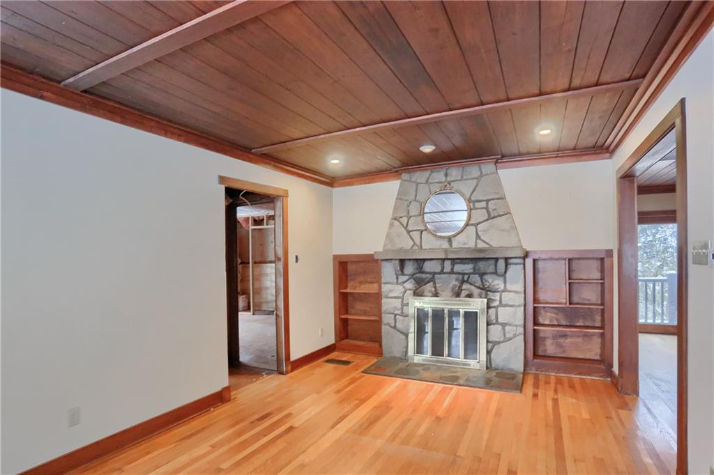 3210 Evergreen Road Pittsburgh, PA 15237 - Photo 20 of 47 a view of a room with wooden floor and window