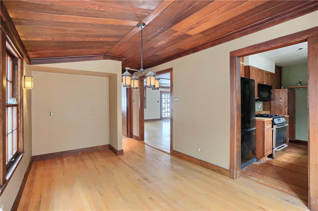 3210 Evergreen Road Pittsburgh, PA 15237 - Photo 31 of 47 a view of a hallway with wooden floor