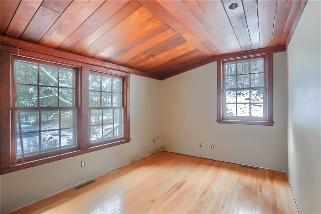 3210 Evergreen Road Pittsburgh, PA 15237 - Photo 35 of 47 a view of empty room with wooden floor and fan