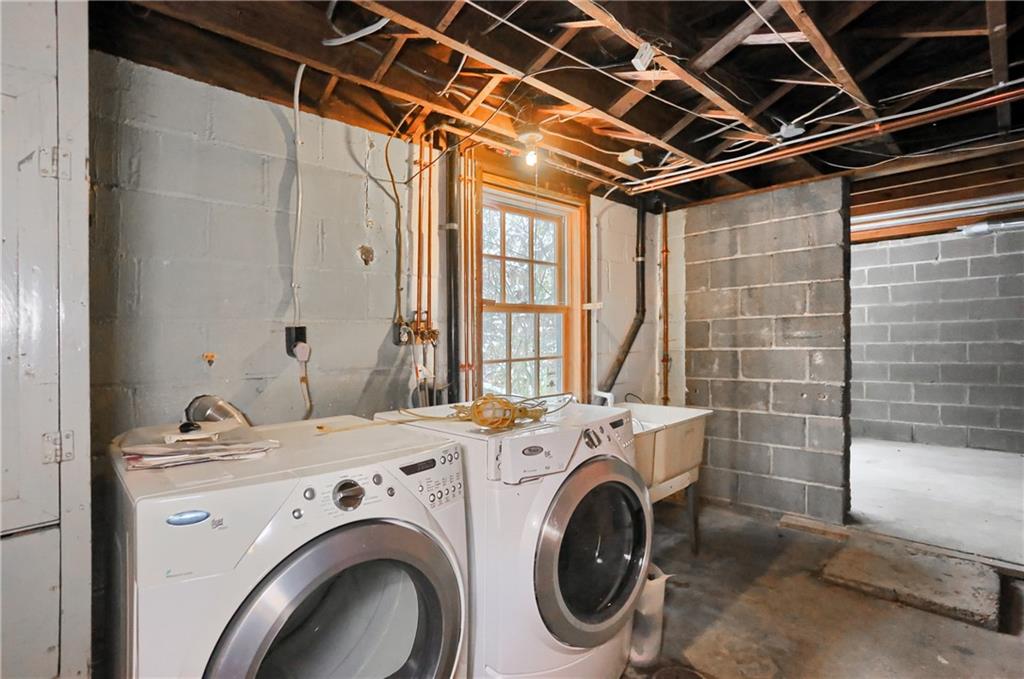 3210 Evergreen Road Pittsburgh, PA 15237 - Photo 42 of 47 a utility room with dryer and washer