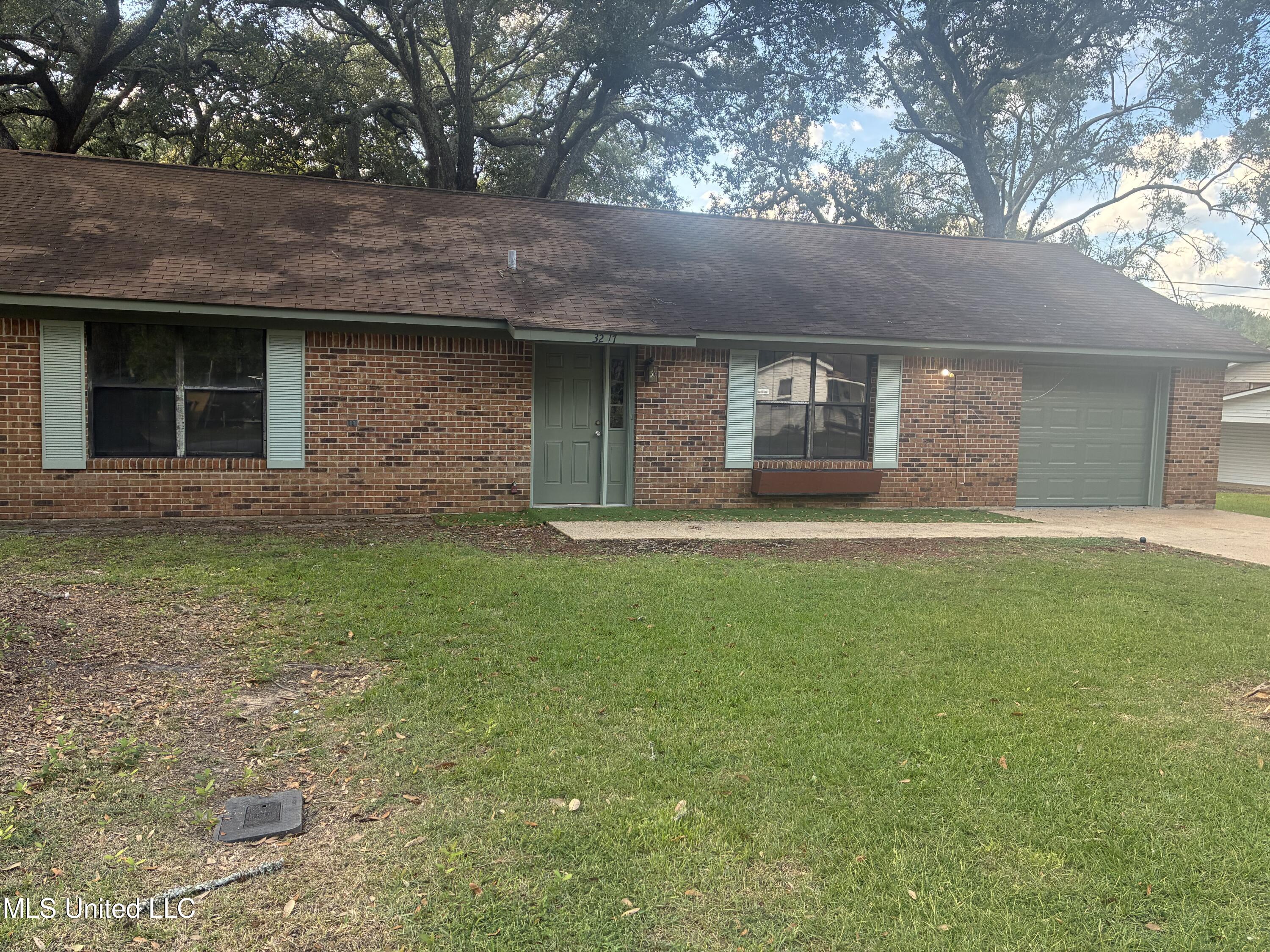 3217 Milstead Road Gautier, MS 39553 - Photo 2 of 21 IMG_0727