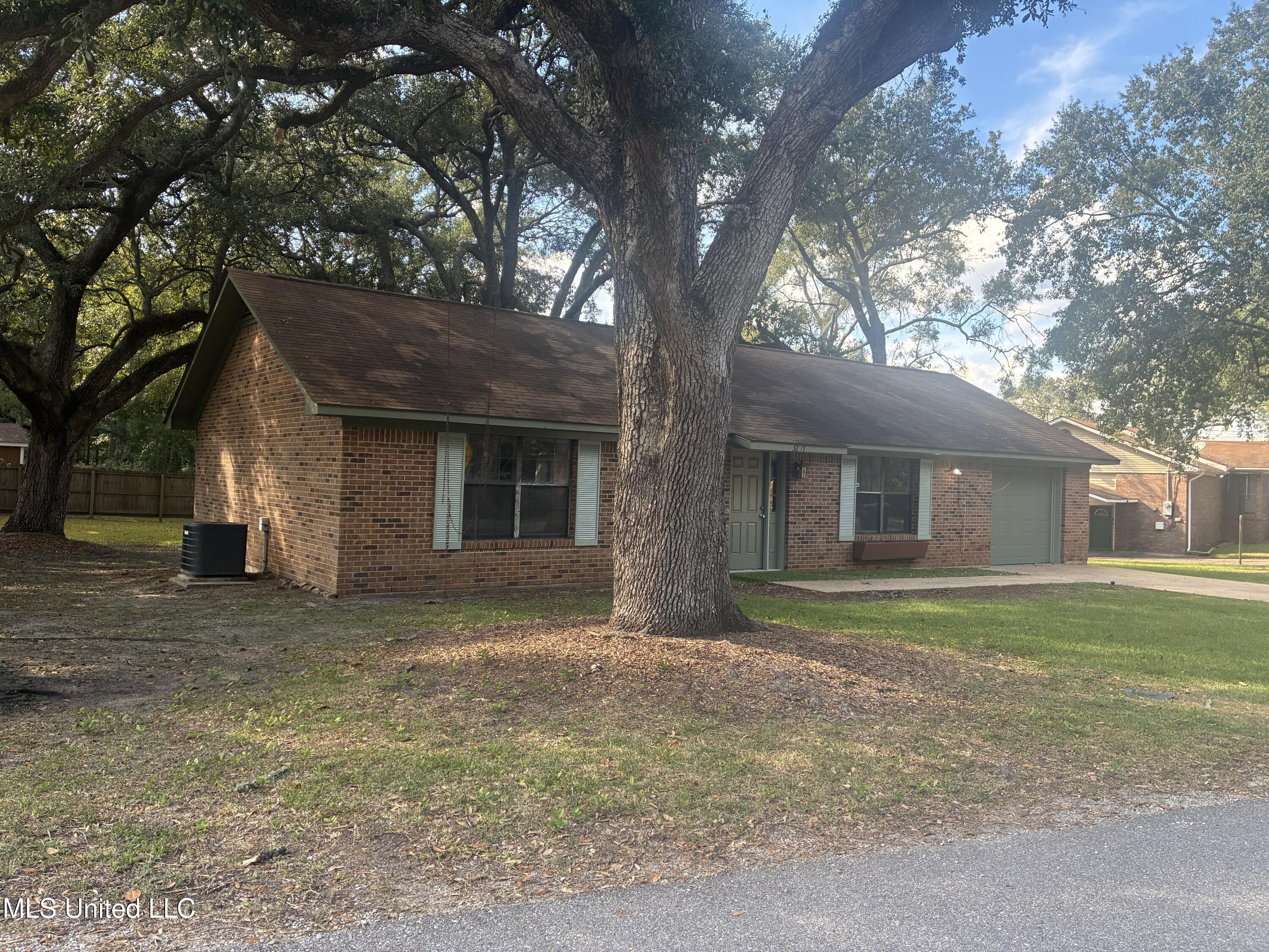 3217 Milstead Road Gautier, MS 39553 - Photo 3 of 21 IMG_0728