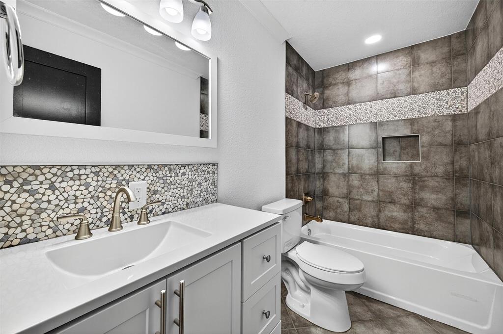 621 Craft Road Bells, TX 75414 - Photo 26 of 40 a bathroom with a sink a toilet and shower