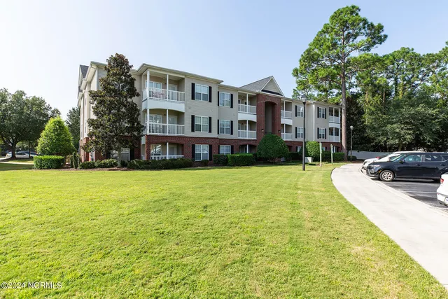 $270,000 | 1500 Cadfel Court, Unit 202, Wilmington, NC 28412