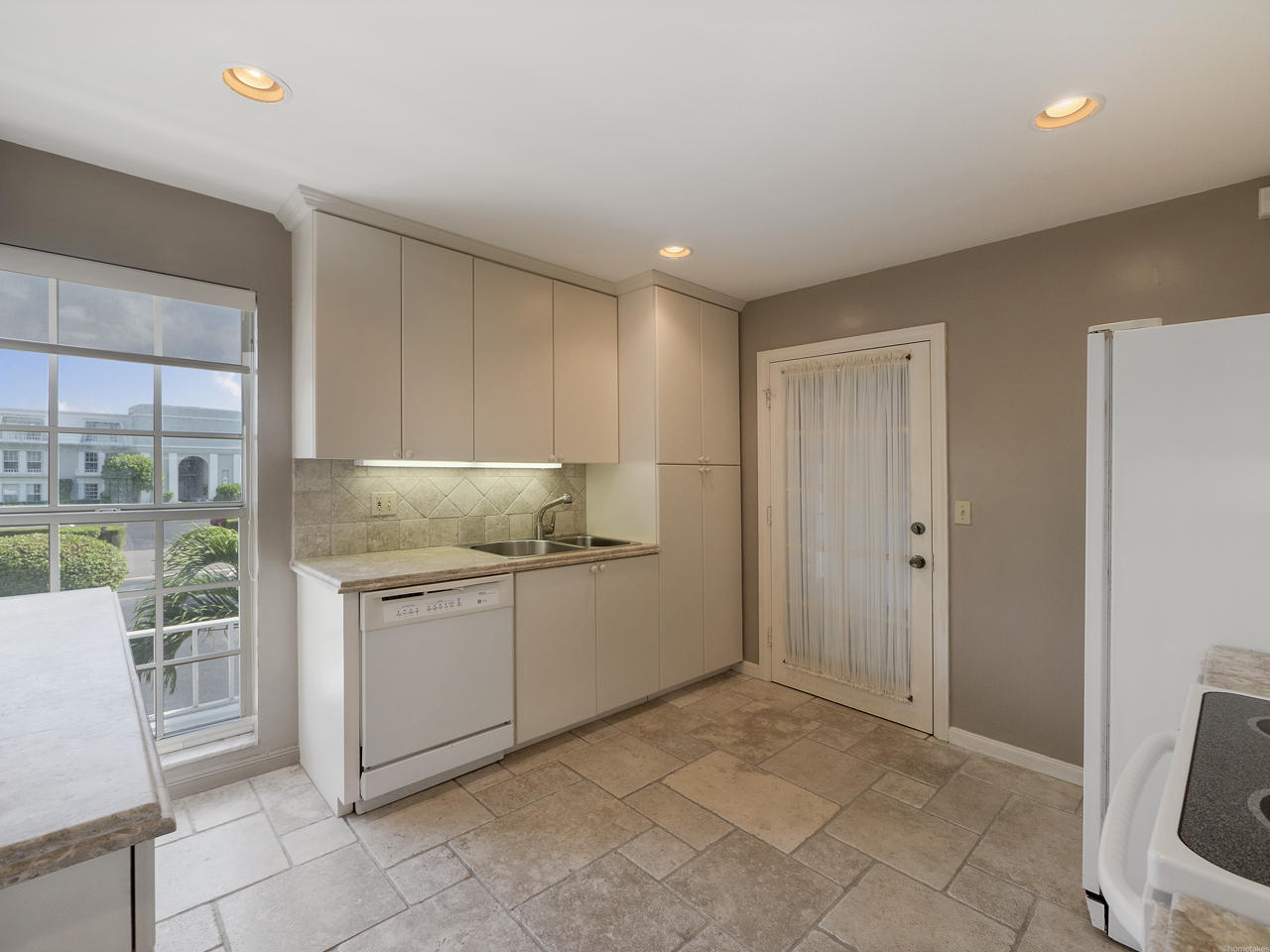 2160 Ibis Isle Road, Unit 8 Palm Beach, FL 33480 - Photo 9 of 15 Bright and Cheery Kitchen