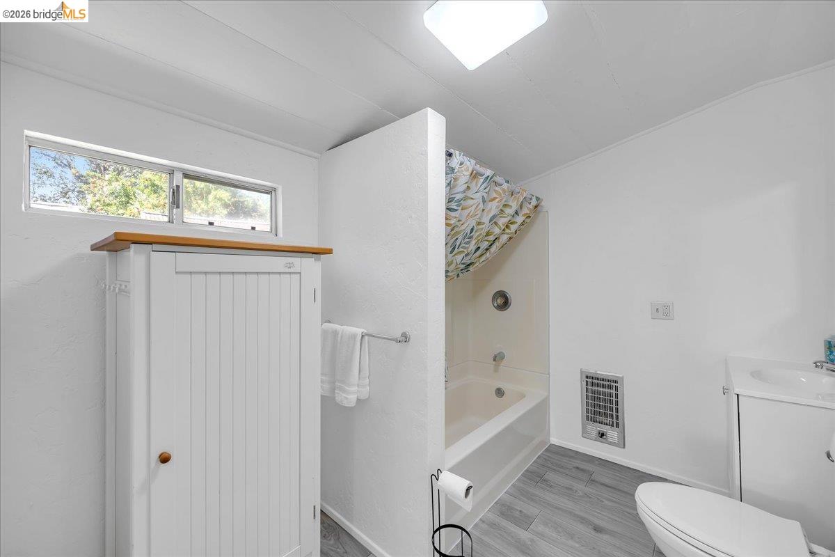 10624 Campo Seco Road Jamestown, CA 95327 - Photo 21 of 46 a bathroom with a toilet and a bathtub