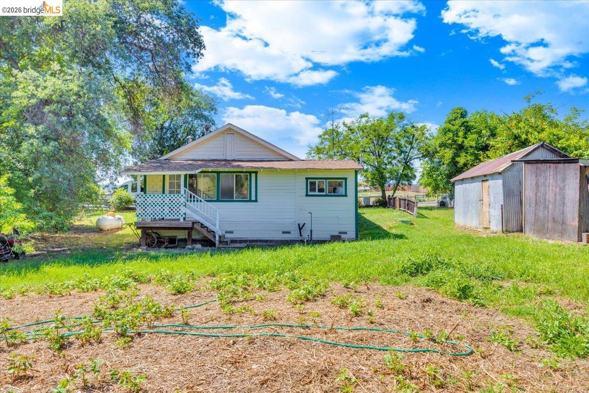 10624 Campo Seco Road Jamestown, CA 95327 - Photo 40 of 46 a view of a house with a yard