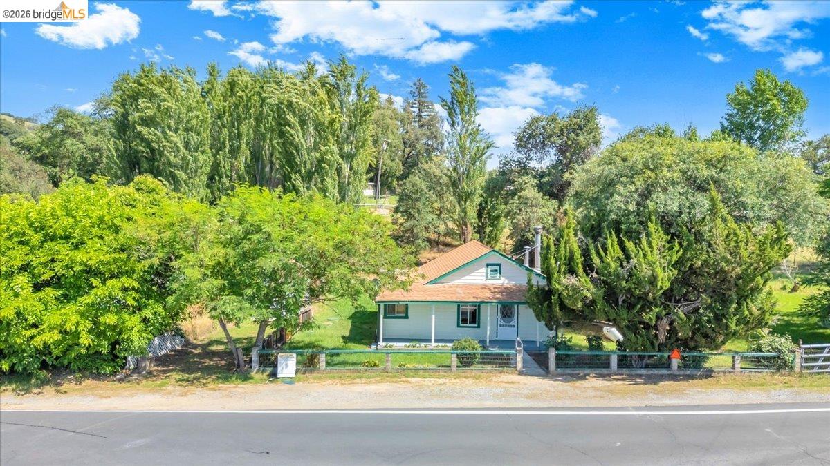 10624 Campo Seco Road Jamestown, CA 95327 - Photo 5 of 46 a view of a house with a street