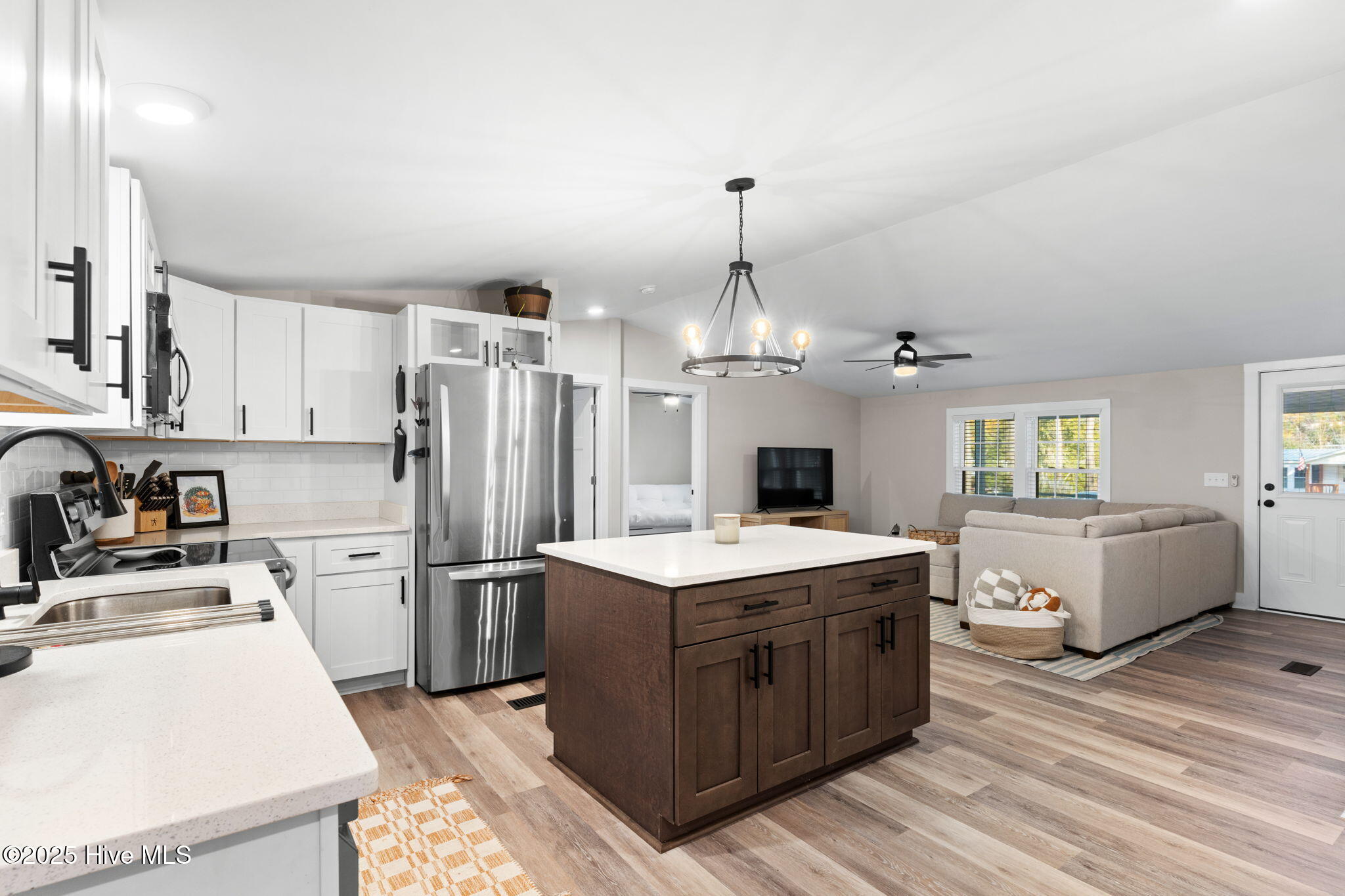 1936 Ocean Haven Road Southwest Ocean Isle Beach, NC 28469 - Photo 12 of 51 21-web-or-mls-Cammediallc.com (35 of 51)