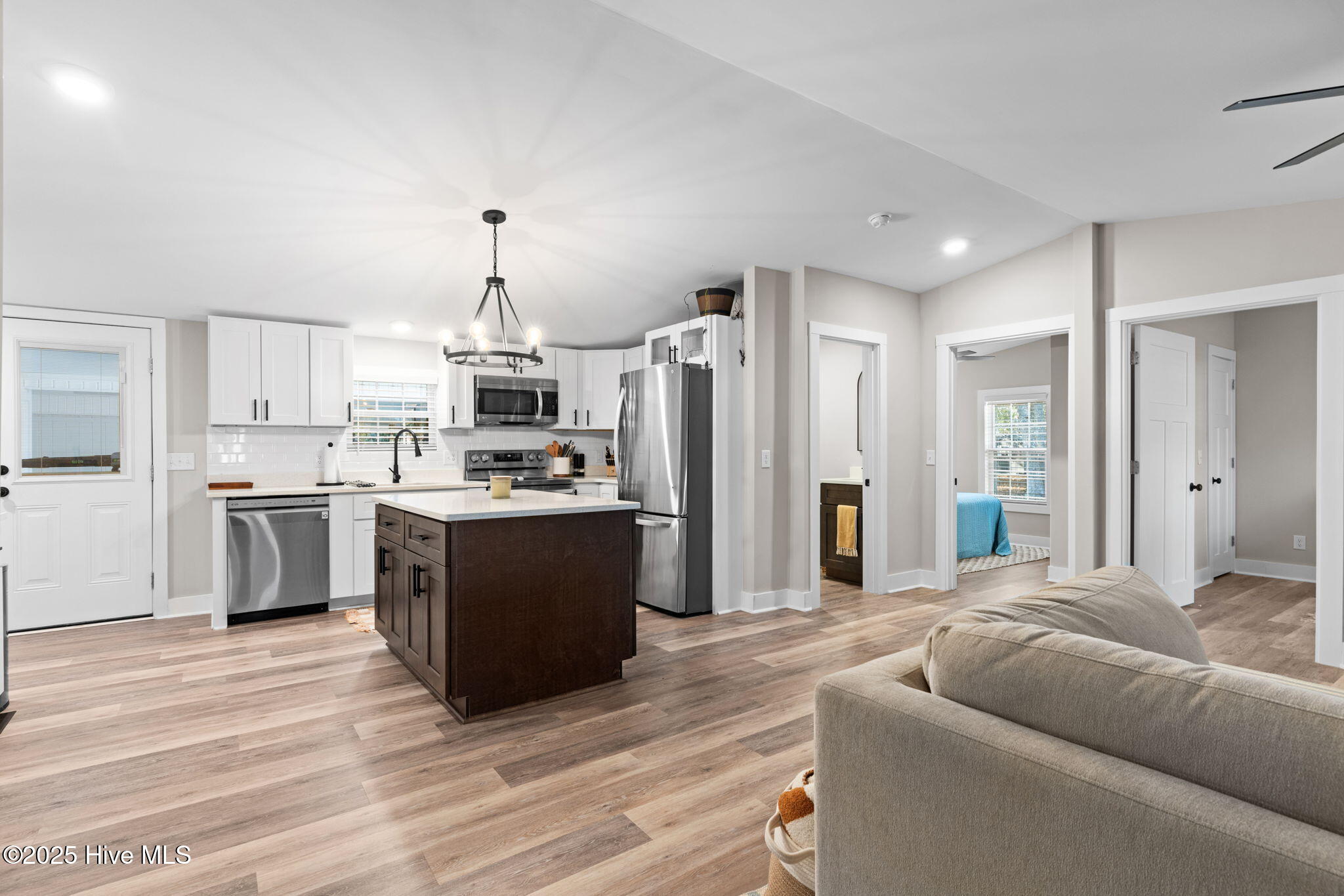 1936 Ocean Haven Road Southwest Ocean Isle Beach, NC 28469 - Photo 13 of 51 23-web-or-mls-Cammediallc.com (37 of 51)