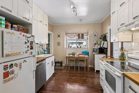 $325,000 | 1919 Como Avenue Southeast, Minneapolis, MN 55414