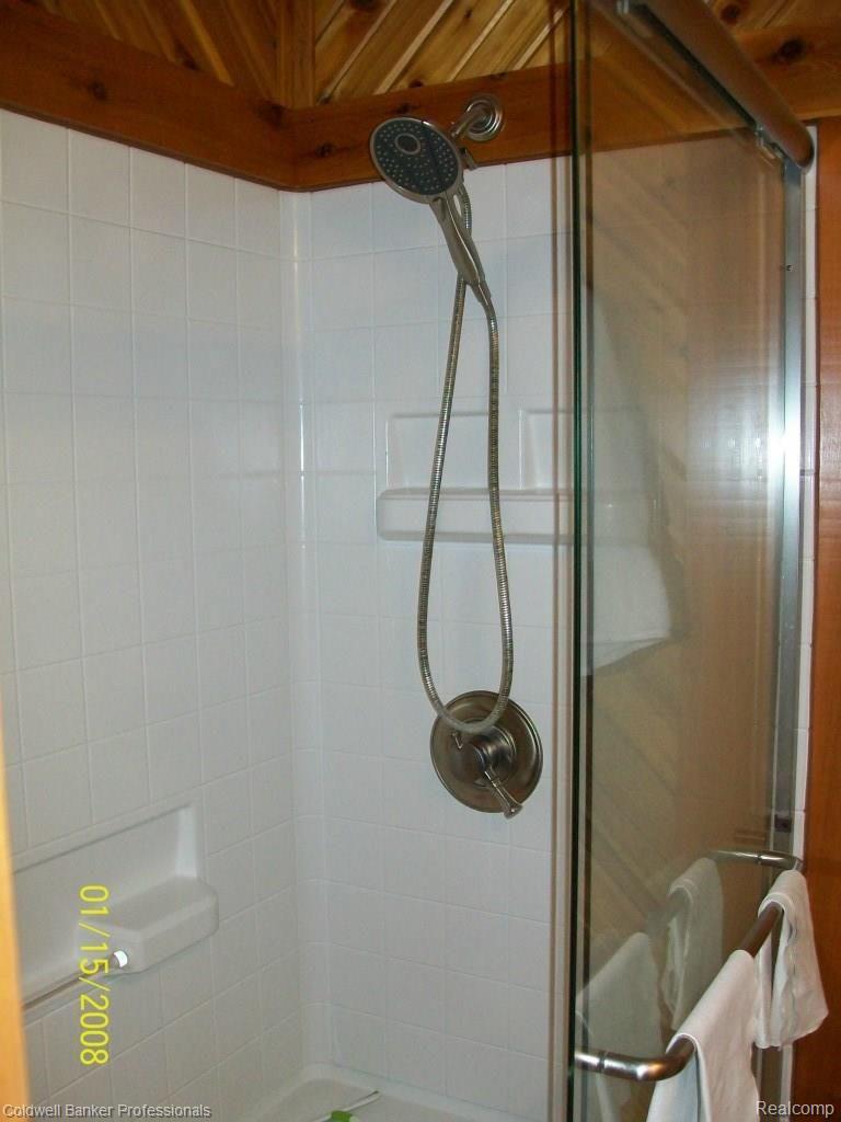 1997 Indian Road Lapeer, MI 48446 - Photo 12 of 39 Shower/tub with full glass door