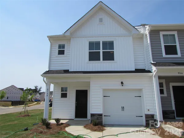 $1,695 | 8164 Sheffield Dr., Unit 13, Terrell, NC 28682