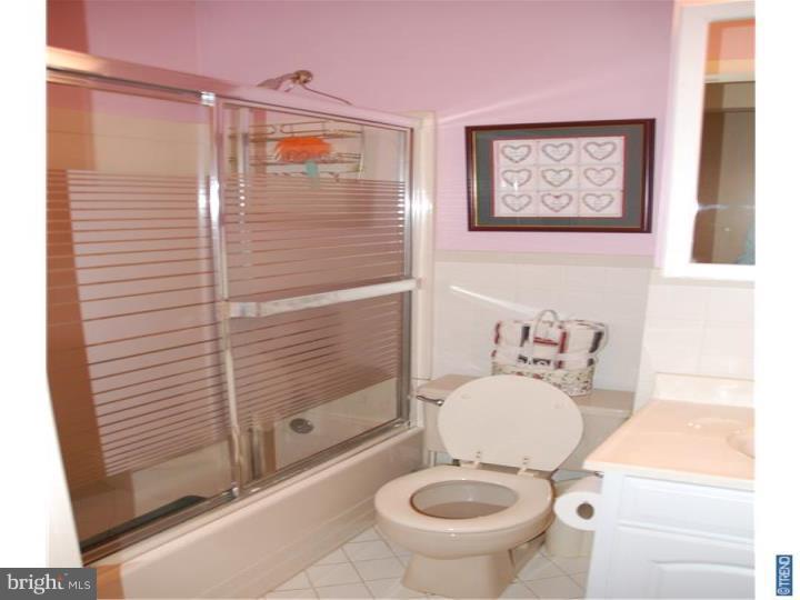 55 Harding Road Southampton, PA 18966 - Photo 16 of 22 Bathroom