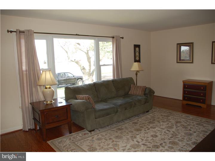 55 Harding Road Southampton, PA 18966 - Photo 4 of 22 Living Room