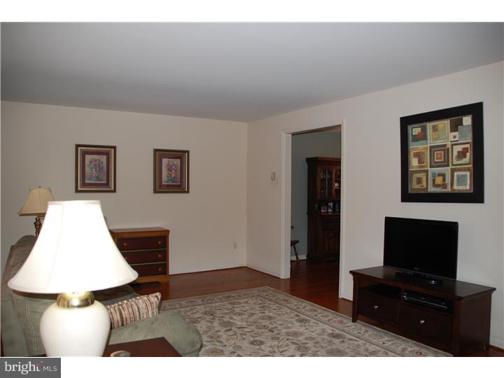 55 Harding Road Southampton, PA 18966 - Photo 5 of 22 Living Room