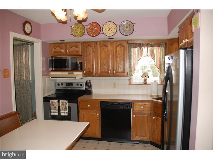 55 Harding Road Southampton, PA 18966 - Photo 6 of 22 Kitchen