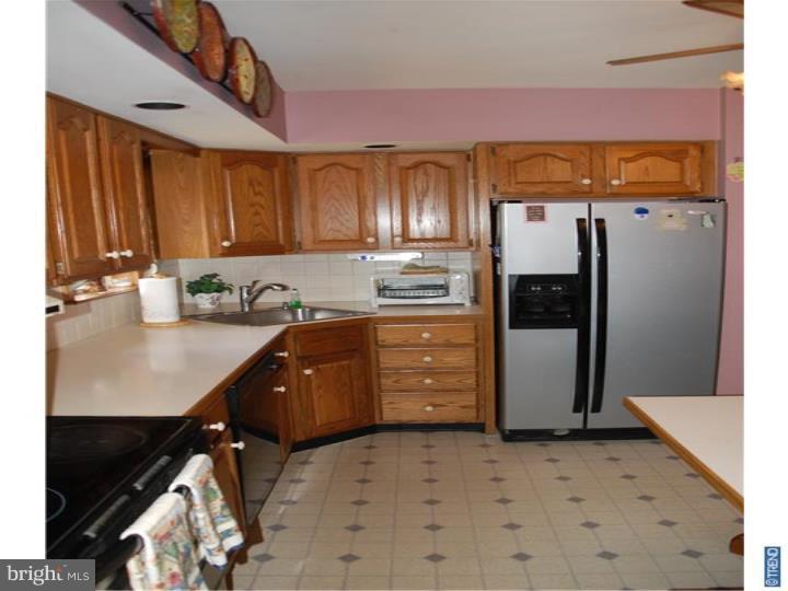 55 Harding Road Southampton, PA 18966 - Photo 7 of 22 Kitchen