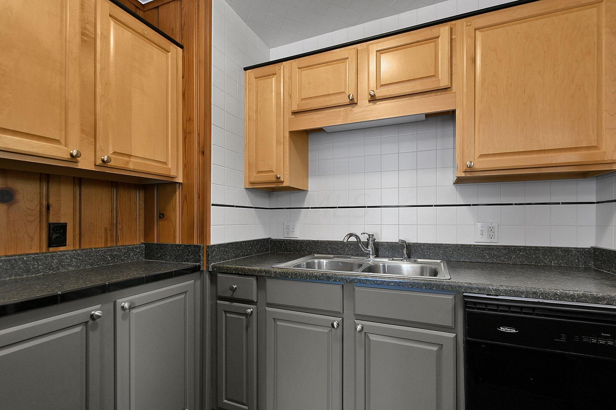 554 Tibet Road Columbus, OH 43202 - Photo 21 of 33 Kitchen 2