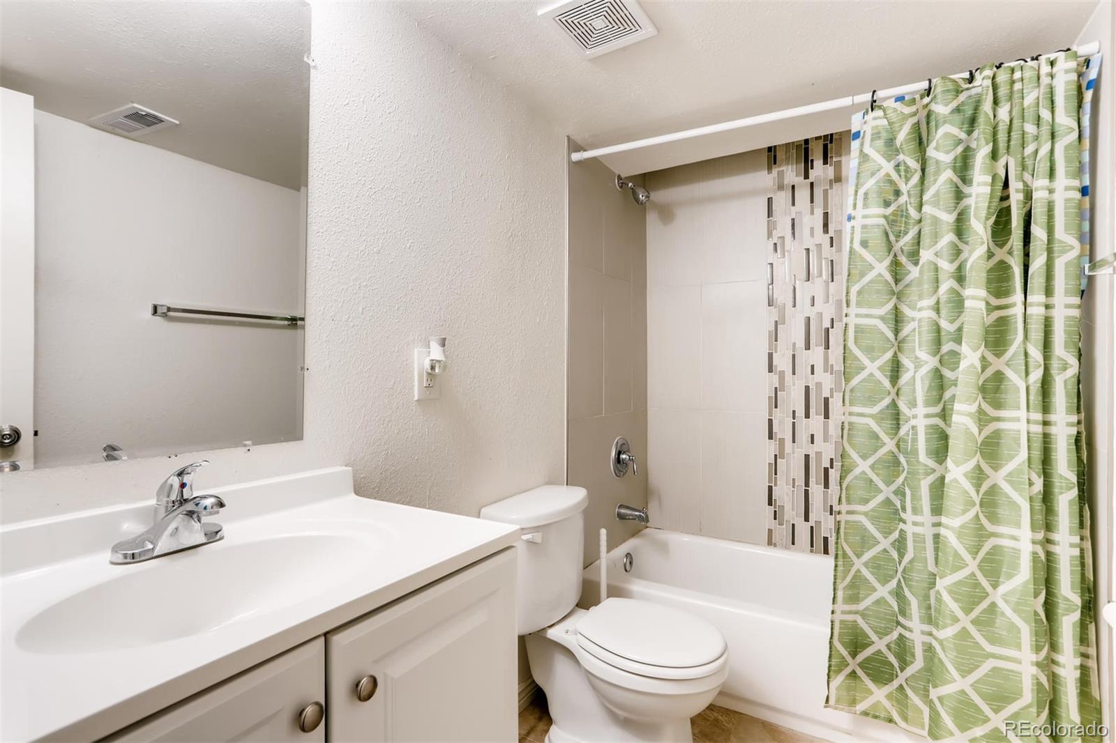 1389 Douglas Drive Denver, CO 80221 - Photo 12 of 14