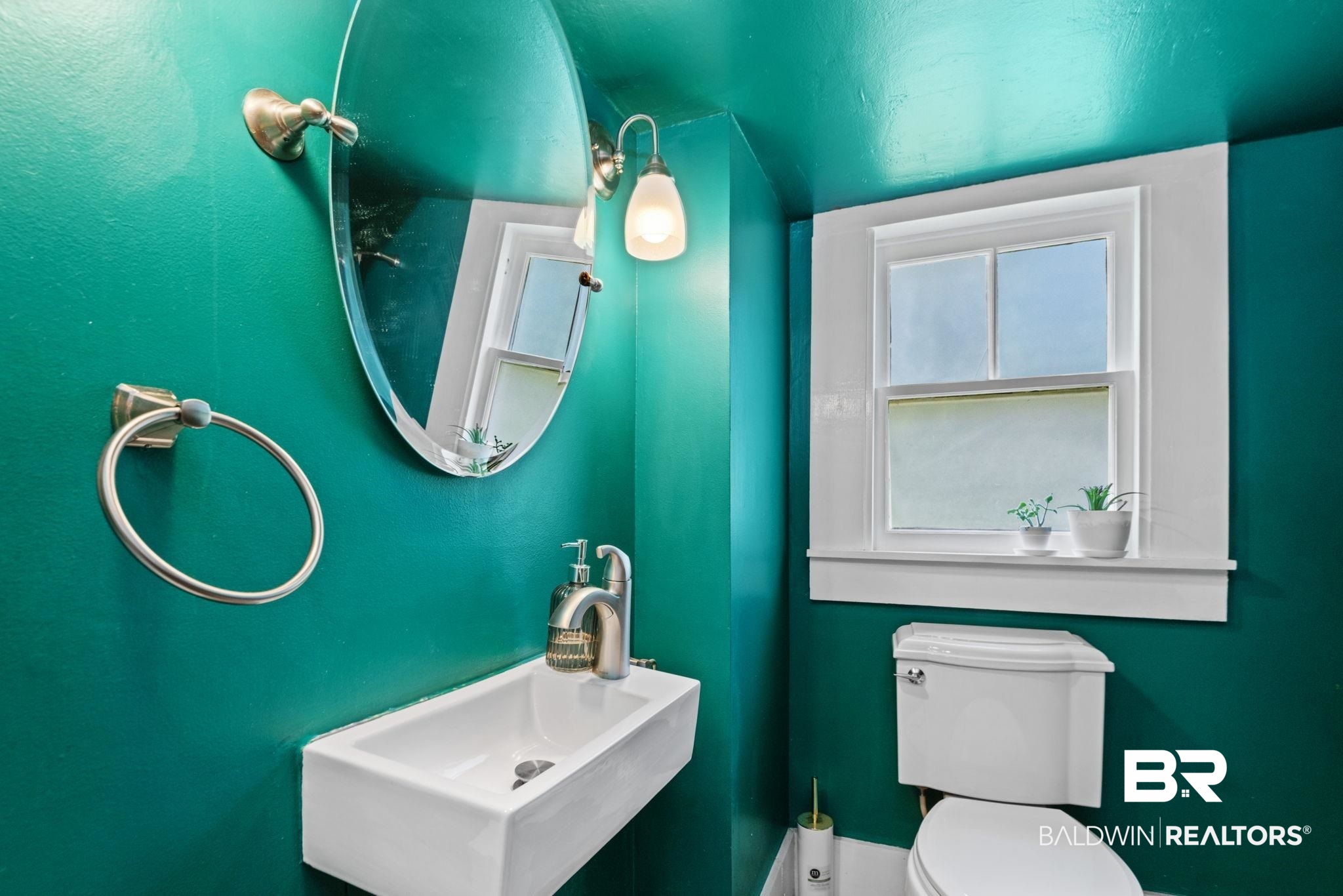324 4th Street Mobile, AL 36611 - Photo 17 of 28 Bathroom with sink and toilet
